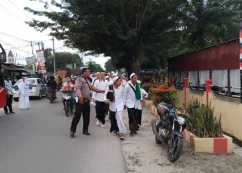 BERANGKAT: Warga Deliserdang menghadiri dan memeriahkan acara gebyar seni budaya etnis dan agama serta Ratibul Hadad di Istana Maimun Medan yang diselenggarakan Polda Sumatera Utara pada hari ini, Senin (27/11/2023). (Foto Dok/ Polresta DS)