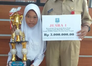 Dilla Rukhama siswi SD Slerok 1 Kec. Tegal Timur Kota Tegal telah berhasil meraih prestasi Juara 1 Hifzil Qur'an dalam lomba MAPSI di tingkat Propinsi Jateng
