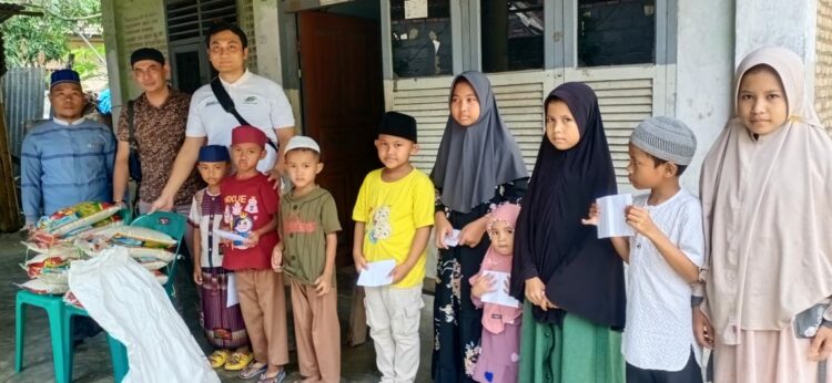 Karyawan dan SteakHolder PTPN lll PKS - Sei Baruhur ber-Swadaya melakukan kegiatan menyantuni anak yatim di seputaran wilayah kerja PKS Sei Baruhur Jum'at 1 Desember 2023. Kegiatan amal tersebut di lakukan secara door to door oleh perwakilan karyawan dan SteakHolder PTPN lll PKS-Sei Baruhur dengan bersifat menyeluruh dari berbagi Suku dan Agama tanpa tebang pilih.
