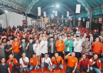 Ribuan warga padati acara ‘Duek Pakat Raya’ Jamaluddin Idham, SH, MH Caleg DPR-RI Dapil I Aceh dari Partai Demokrasi Indonesia Perjuangan (PDI-P) Nomor Urut 2 yang diselenggarakan di Desa Sukaramai, Kecamatan Darul Makmur, Nagan Raya, Aceh, Jumat, (01/12/2023) malam.