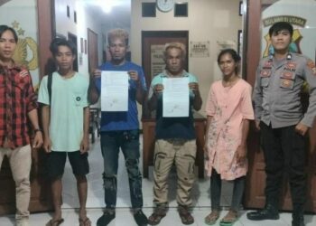 Kanit Reskrim Aipda Fenly S.J Kaeng dan anggota SPK Briptu C.Tangkuman dari Polsek Bunaken berhasil melakukan mediasi yang efektif terkait dugaan tindak pidana membuat perasaan tidak mengenakan.