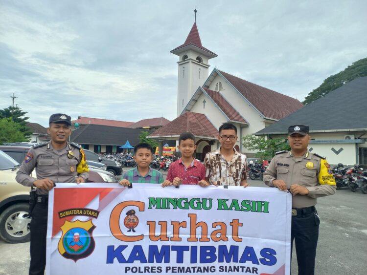 Jajaran Polres Pematang Siantar laksanakan Minggu Kasih Curhat kamtibmas di Gereja-gereja wilayah Kota Pematang Siantar. Foto: Dok. Polres Pematang Siantar.