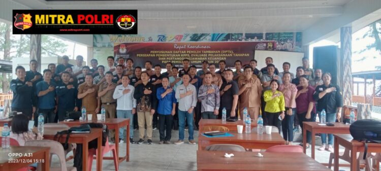 Komisi pemilihan umum (KPU) Kabupaten Nias Barat laksanakan rapat koordinasi (Rakor) penyusunan daftar pemilihan tambahan (DPTb) dan persiapan pembentukan KPPS, evaluasi pelaksanaan tahapan dan pertenggung jawaban keuangan pada pemilihan umum (Pemilu) tahun 2024, di RPJ Beach sirombu pada senin (04/12/2023).