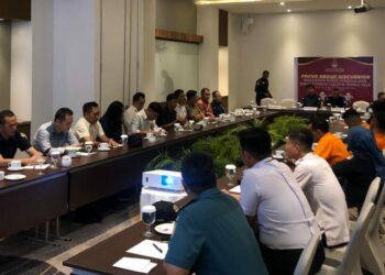 Satgas Preemtif OMB telah melaksanakan pengamanan ketat pada kegiatan Focused Group Discussion (FGD) yang diselenggarakan oleh Komisi Pemilihan Umum (KPU) Sulawesi Utara. FGD tersebut membahas strategi dan manajemen pengelolaan serta distribusi logistik untuk Pemilihan Umum 2024, Selasa (05/12/2023)
