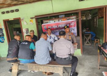 Kapolsek Tanah Jawa Polres Simalungun KOMPOL Manson Nainggolan SH.,M.Si. Sabtu (09/12/2023) pukul 11:00 Wib melaksanakan kegiatan sambang dan Patroli dialogis pojok pemilu polres Simalungun. Giat kali ini dilakukan di Jalan S.M Raja Loket Bus Bayu simpang Tangsi nagori Balimbingan kecamatan Tanah Jawa Kabupaten Simalungun.
