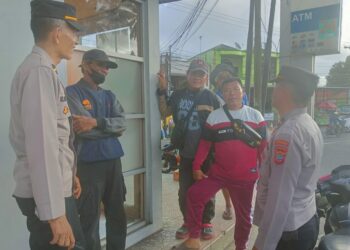 Satgas preventif Organisasi Masyarakat Bersama (OMB) dari Kepolisian Resort Kota (Polresta) Manado terus meningkatkan interaksi positif dengan masyarakat setempat, Jumat (08/12/2023).