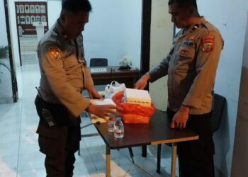 Satuan Tugas (Satgas) Ban OPS Operasi Mantap Brata turut memberikan dukungan kepada para personel yang bertugas. Dukungan tersebut berupa pemberian paket makanan sebagai bentuk apresiasi terhadap dedikasi dan komitmen mereka dalam menjalankan tugas pengamanan, Jumat (8/12/2023).