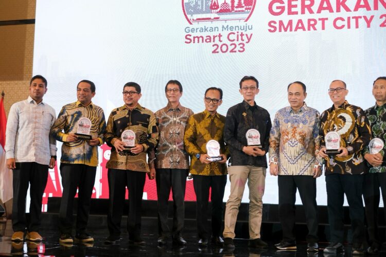 Penghargaan tersebut diserahkan langsung Menteri Kominfo RI Budi Arie Setiadi kepada Sekretaris Daerah Kota Sabang Andri Nourman, dalam ajang Forum Smart City Nasional 2023, Pameran, dan Awarding Gerakan Menuju Smart City tahun 2023, yang digelar di ICE BSD Tanggerang, Banten, pada Kamis 07 Desember 2023.