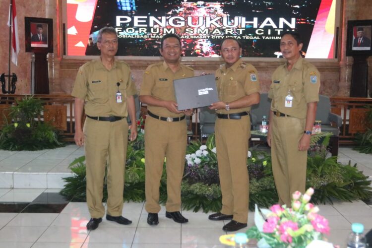 Pengukuhan Forum Smart City Kota Tegal, di Ruang Adipura, Komplek Balai Kota Tegal, Senin (11/12/2023).