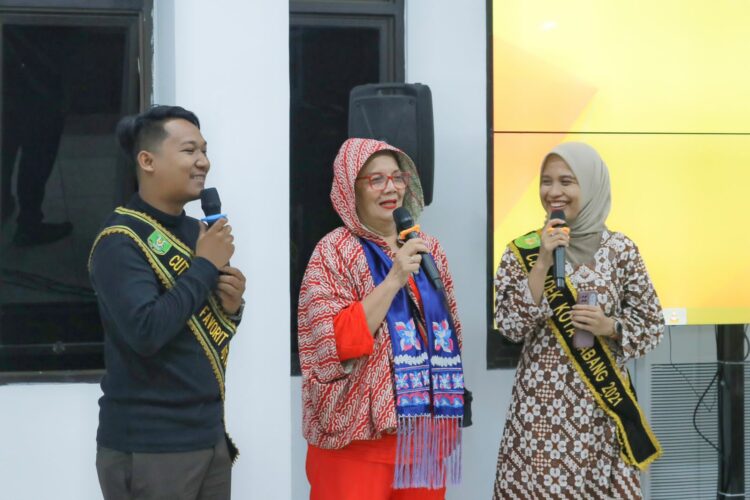 Nonton bareng yang berlangsung di Aula Bappeda Kota Sabang pada Senin 11 Desember 2023 itu, turut dihadiri para pelajar, pemuda dan mahasiswa, serta berbagai komunitas di Kota Sabang