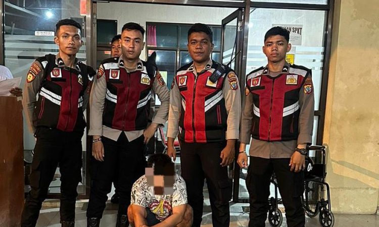 Patroli rayon Satuan Samapta Polresta Manado memberikan respons cepat terhadap aduan masyarakat terkait pencurian di SPBU Boulevard. Pencurian tersebut berhasil diatasi, dan tersangka berhasil ditangkap oleh petugas patroli, Rabu (13/12/2023).