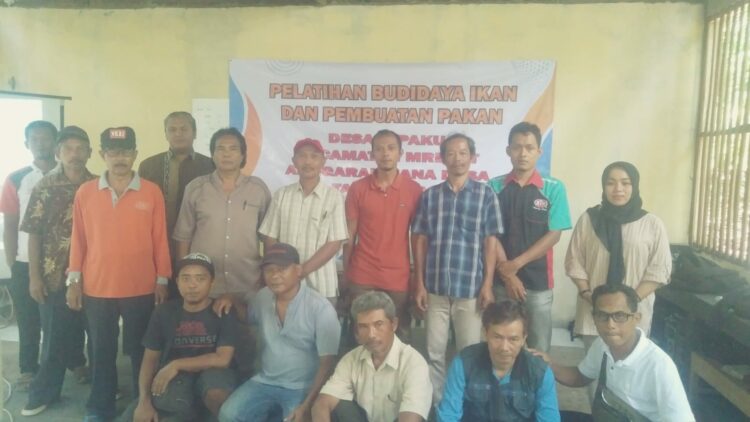 Balai Pelatihan dan Penyuluhan Perikanan Purbalingga bekerjasama dengan Dinas Kelautan dan Perikanan Kota Purbalingga mengadakan kegiatan Pelatihan Pembuatan Pakan Ikan kepada 10 petani yang ada di desa Cipaku kecamatan Mrebet kabupaten Purbalingga. Kegiatan Pelatihan Pembuatan Pakan Ikan Bagi Pembudidaya Ikan yang dilaksanakan selama 2 hari, yaitu pada tanggal 9 sampai dengan 10 Desember 2023 dan untuk pelaksanaannya bertempat di Sekretariat Kelompok Wanita Tani (KWT) Sumber Rejeki desa kaligondang Kecamatan Kaligondang Kabupaten Purbalingga.