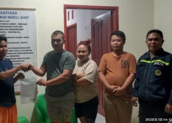Bhabinkamtibmas Polsek Mapanget, Aipda Man Binei, bersama Ka Spk C Aiptu Yohanis Tangke dan Ketua Lingkungan VIII Kelurahan Buha Kec.Mapanget, berhasil menyelesaikan konflik antara dua anak kos dengan kegiatan Problem Solving pada hari Kamis, 14 Desember 2023, pukul 03.10 WITA.