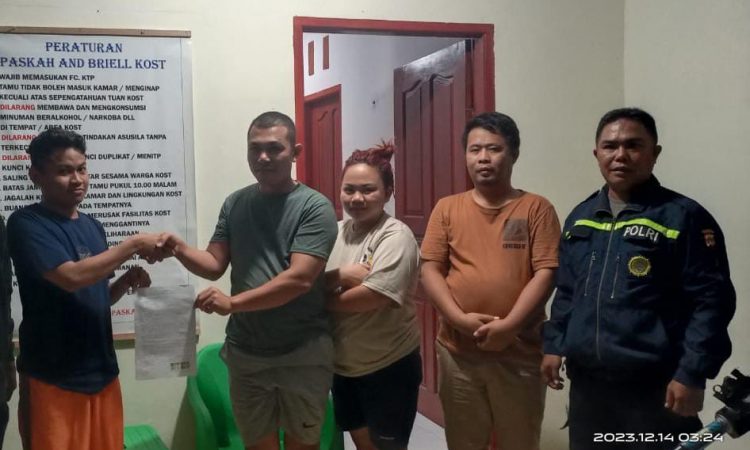 Bhabinkamtibmas Polsek Mapanget, Aipda Man Binei, bersama Ka Spk C Aiptu Yohanis Tangke dan Ketua Lingkungan VIII Kelurahan Buha Kec.Mapanget, berhasil menyelesaikan konflik antara dua anak kos dengan kegiatan Problem Solving pada hari Kamis, 14 Desember 2023, pukul 03.10 WITA.