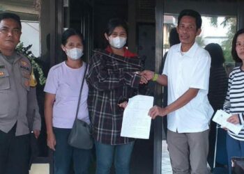 Bhabinkamtibmas Polsek Mapanget Kelurahan Kairagi 1&2, Aipda Man BineI, bersama Ka Spk B Aiptu Arke Paparang, berhasil melaksanakan kegiatan Problem Solving dengan memediasi secara kekeluargaan antara kedua belah pihak yang terlibat.