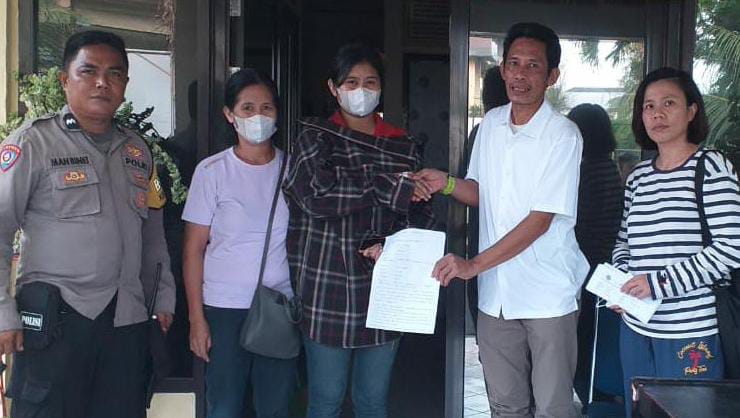 Bhabinkamtibmas Polsek Mapanget Kelurahan Kairagi 1&2, Aipda Man BineI, bersama Ka Spk B Aiptu Arke Paparang, berhasil melaksanakan kegiatan Problem Solving dengan memediasi secara kekeluargaan antara kedua belah pihak yang terlibat.
