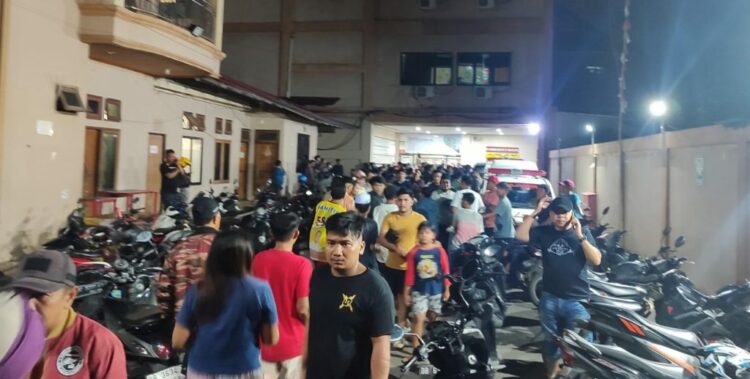 Sebuah peristiwa penikaman mengguncang Kelurahan Ternate Baru Link IV, Manado. Menurut informasi yang diterima oleh personil piket Polsek Singkil, seorang lelaki bernama N P diduga melakukan penikaman terhadap lelaki bernama Indra Matheos alias Bemo.