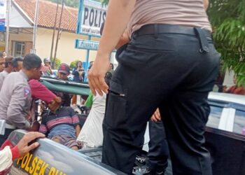 Seorang tukang becak ditemukan meninggal dunia dengan posisi duduk di dalam becaknya, Selasa (19/12/2023) siang. Peristiwa tersebut terjadi di pinggir jalan Komisaris Noto Sumarsono, Kelurahan Purbalingga Kidul, Kecamatan/Kabupaten Purbalingga.