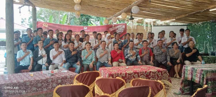 Komisi Pemilihan Umum (KPU) Daerah Kabupaten Nias Barat laksanakan kegiatan sosialisasi pemilih pemula yang di hadiri dari berbagai utusan SMA dan SMK di Kabupaten Nias Barat, Kamis 20/12/2023 bertempat di great go'o kecamatan lahomi.