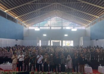 Ribuan Penyelenggara Pemilu Se Kabupaten Nagan Raya dikumpulkan oleh Komisi Independen Pemilihan (KIP) setempat, Rabu (21/12/23) di gedung serbaguna, alun-alun Suka Makmue. Mereka dikumpulkan dalam rangka mengikuti Bimtek.