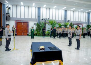 PIMPIN SERTIJAB: Kapolda Sumut, Irjen Pol Agung Setya Imam Effendi memimpin pelaksanaan Sertijab Wakapolda Sumut di Aula Tribrata Mapolda Sumut, Kamis (21/12/2023). (Foto Dok/ Polda Sumut)
