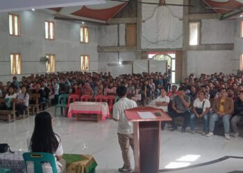 Komisi Pemilihan Umum Daerah (KPUD) Kabupaten Nias Barat laksanakan bimbingan teknis terpadu kepada PPK dan PPS se-kabupaten nias barat, Ketua KPU Nias Barat harapkan supaya jangan ada konflik, bertempat di Gereja ONKP Jemaat Sitolu Hili, Desa Bawozamaiwo, Kecamatan Lahomi, Kamis 21/12/2023.