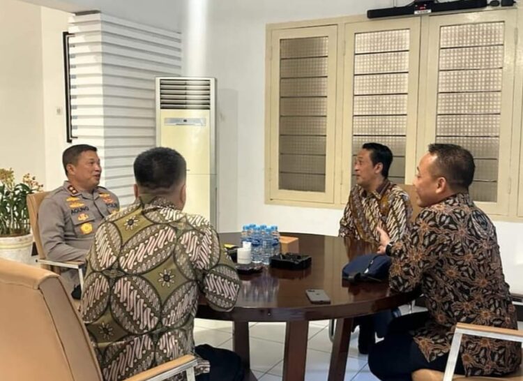 Kapolda Sumut Irjen Pol Agung menerima Kunjungan Direktur Utama PalmCo Jatmiko Santosa dan jajaran di Kediaman Resmi Kapolda Sumatera Utara di Medan, Kamis, 21/12/23. (Foto : Dok/PTPN IV)