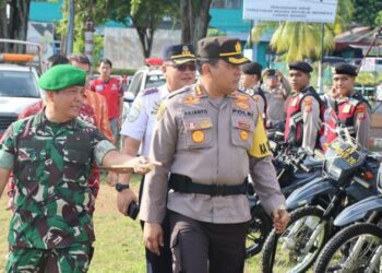 Dalam upaya menjaga keamanan dan kenyamanan masyarakat selama perayaan Natal 2023 dan Tahun Baru 2024, Kepolisian Resort Kota Manado menggelar apel pasukan Operasi Kepolisian Terpusat, yang diberi nama “Lilin 2023”, Kamis (21/12/2023). Acara ini, yang digelar dengan penuh semangat di Lapangan Sparta Tikala hari ini, menandai komitmen pemerintah untuk memberikan perlindungan maksimal kepada masyarakat selama masa perayaan yang penuh keceriaan ini.