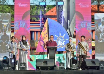 Event Ujung Barat Festival 2023 menjadi perhelatan akbar terbaik di penghujung tahun 2023. Giat yang berlangsung sejak 19-21 Desember 2023 di kawasan wisata Sabang Fair tersebut juga berdampak positif bagi peningkatan ekonomi para pelaku UMKM. Acara yang diinisiasi Pemerintah Aceh melalui Dinas Kebudayaan dan Pariwisata tersebut, ditutup oleh Pj Wali Kota Sabang Reza Fahlevi, Kamis (21/12/23).
