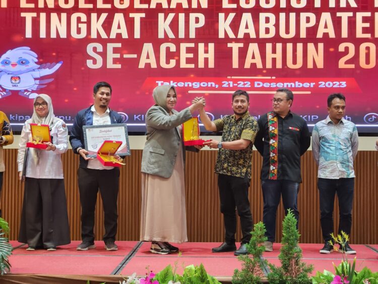 Komisi Independen Pemilihan (KIP) Kabupaten Nagan Raya meraih Juara Terbaik I Kategori Tim Logistik Terinspiratif pada Malam Anugerah Penghargaan Pengelolaan Logistik Terbaik Tingkat KIP Kabupaten/Kota Se-Aceh Tahun 2023, Kamis-Jumat (21-22/12/2023) bertempat di Parkside Gayo Petro Hotel, Takengon, Aceh Tengah disusul Terbaik II KIP Bener Meriah dan Terbaik III KIP Kota Banda Aceh.