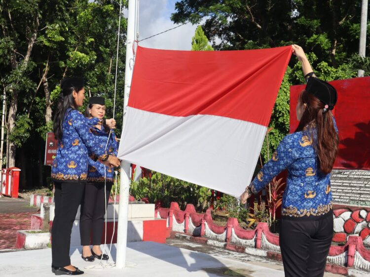 Untuk memperingati Hari Ibu, Lembaga Pemasyarakatan (Lapas) Kelas IIB Bitung sebagai Unit Pelaksana Teknis (UPT) pada jajaran Kementerian Hukum dan HAM Sulawesi Utara melaksanakan upacara pengibaran bendera. Jumat (22/12/23).