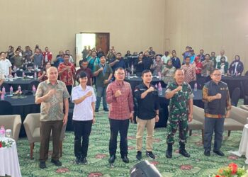 Kasat Reskrim Polresta Manado, Kompol May Diana Sitepu, memimpin acara sosialisasi pengawasan kampanye damai untuk Pemilihan Umum 2024 kepada para stakeholder. Kegiatan berlangsung di Hotel Peninsula Manado mulai pukul 08.00 WITA hingga selesai, Jumat (22/12/2023).