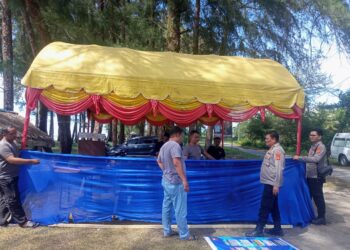 Sejumlah personil Polres Nagan Raya Sabtu (23/12/23), dibantu personil Polsek Kuala Pesisir mendirikan posko pengamanan disejumlah titik, salah satu titik terlihat di pantai Naga Permai Kecamatan Kuala Pesisir, kawasan wisata yang ramai dikunjungi warga saat liburan tiba.