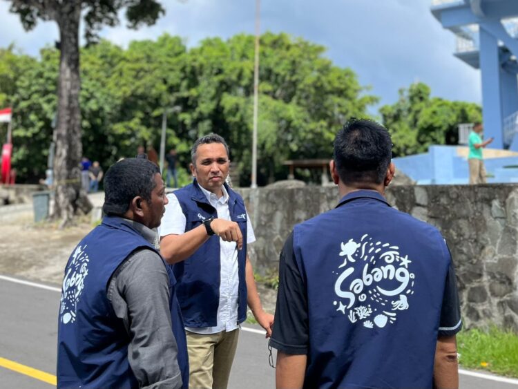 Pj Wali Kota Sabang melakukan peninjauan langsung ke destinasi wisata favorit wisatawan seperti Kilometer Nol dan Iboih, guna memastikan semua hal berjalan dengan baik.