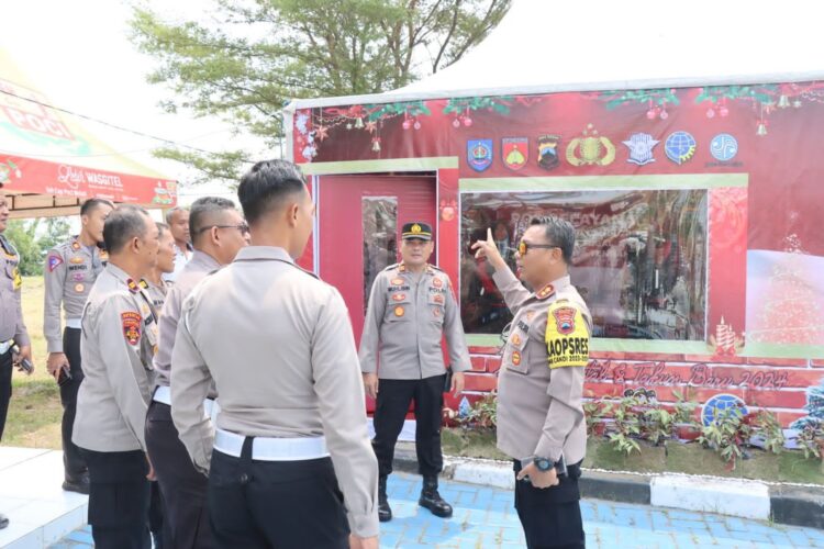 Kapolres Tegal AKBP Mochammad Sajarod Zakun, S.H., S.I.K. mendirikan 10 Pos Operasi Lilin Candi 2023 pada titik rawan yang dinilai paling strategis, Sabtu 23 Desember 2023. 1 Pos Terpadu, 4 Pos Pelayanan dan 5 Pos Pengamanan berdiri di Pos Terpadu Exit Tol Adiwerna, Pos Pelayanan di 4 Rest Area Jalan Tol Kabupaten Tegal (275 A, 282 B, 287 A, & 294 B) serta Pos Pengamanan yang ditempaktan pada Pos Lik Kramat, Taman Rakyat Slawi, Simpang 3 Yomani Lebaksiu, Fly Over Klonengan Margasari dan Obyek Wisata Guci).