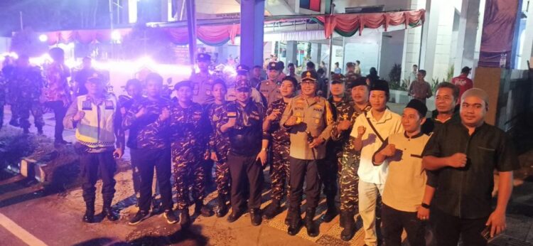 Forkopimda Sulawesi Utara (Sulut) yang dipimpin oleh Gubernur Sulut, Prof Dr. HC. Olly Dondokambey SE, turut merayakan malam Natal dengan melakukan kunjungan ke beberapa gereja di wilayah Kecamatan Wenang. Pada hari Minggu, tanggal 24 Desember 2023, sekira pukul 20.20 Wita, rombongan Forkopimda Sulut tiba di Gereja GMIM Paulus (Jln Samrat) untuk memantau pelaksanaan ibadah malam Natal.