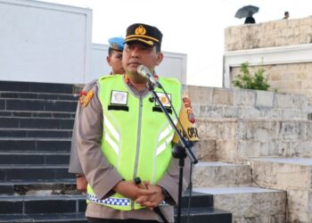 Polresta Manado melaksanakan Apel Ops Lilin 2023 kesiapan pengamanan Rangkaian ibadah Natal di gereja – geraja wilayah Polresta Manado. Apel tersebut digelar di God Bless Park Kota Manado dan dipimpin langsung oleh Kapolresta Manado, Kombes Pol Julianto Sirait, Minggu (24/12/2023).