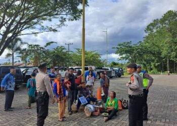 Personil POS YAN SITINJO Kabupaten DAIRI pelaksanaan OPS LILIN TOBA 2023 Polres Dairi melakukan kegiatan Patroli di Taman Wisata Iman Kabupaten Dairi. Selasa 26-12-2022.