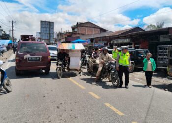 Polres Dairi gelar Pengaturan di Jalan Lintas Sidikalang-medan yang berlokasi di Pekan Sumbul Kecamatan Sumbul Kabupaten Dairi. Selasa 26-12-2023.