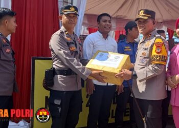 Kapolres Sidrap AKBP Erwin Syah, S.I.K.M.H didampingi oleh Ketua Bhayangkari Ny Siska Erwin Syah, Waka Polres Kompol Ahmad Rosma, SH dan PJU melakukan pengecekan Posko Pengamanan dan Pelayanan Operasi Lilin 2023. Rabu (27/12/2023).