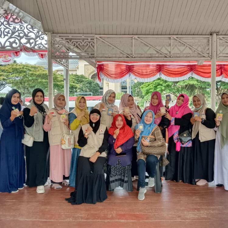 Blood For life fondation (BFLF) Lhokseumawe/Aceh Utara menyalurkan 400 Wakaf Al Qur'an pada kegiatan donor darah yang di adakan di lapangan hiraq kota Lhokseumawe. Rabu 27/12/2023.