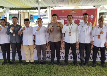 Kesiapan Simalungun dalam menghadapi pemilihan umum tahun 2024 mendapat sorotan setelah Komisi Pemilihan Umum Daerah (KPU Kab. Simalungun) melaksanakan simulasi pemungutan dan penghitungan suara yang diintegrasikan dengan penggunaan aplikasi Sirekap. Kegiatan yang berlangsung pada Rabu, 27 Desember 2023, ini dihadiri oleh AKBP Ronald F.C Sipayung selaku Kapolres Simalungun beserta pejabat dan lembaga terkait lainnya.
