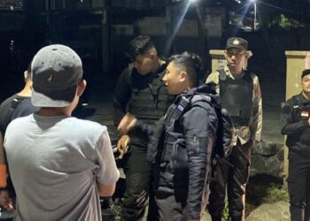 Jajaran Polresta Manado, bersama dengan Patroli Rayon Samapta Polresta dan personel Polsek Wanea, berhasil menangani insiden kejar-kejaran antar sekelompok anak muda di kawasan Kelurahan Teling Atas, Lingkungan 2, Kecamatan Wanea.