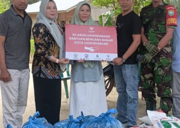 Manajemen Rumah Sakit (RS) Arun kota Lhokseumawe salurkan bantuan atas musibah banjir yang melanda kawasan Kecamatan Muara Satu, Kota Lhokseumawe beberapa waktu yang lalu. Dalam penyaluran bantuan tersebut, RS Arun juga melibatkan Taruna Putra Satya, M.AP selaku camat Muara Satu secara kalaboratif kepada masyarakat yang terdampak banjir.