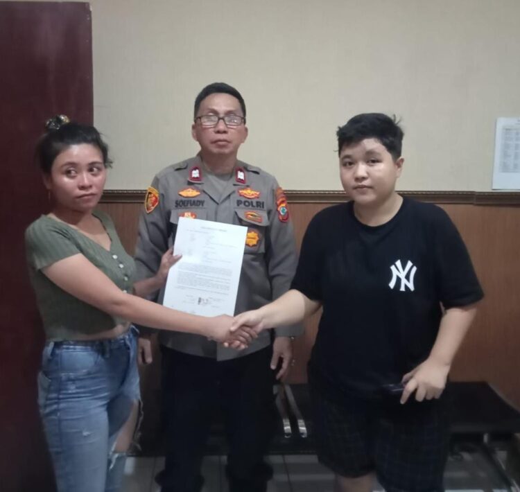 Sebuah insiden penganiayaan terjadi di TKB Kel Pinaesaan Lk 1, Kecamatan Wenang. Pr KURNIA Rifai, 27 tahun, seorang warga Kel. Manembo-nembo tengah Lk 2, Kec. Matahari Kota Manado, menjadi korban dalam kasus ini. Kejadian ini dilaporkan pada hari yang sama, pukul 05.00 WITA pada hari Kamis, tanggal 28 Desember 2023, pukul 04.00 Wita.