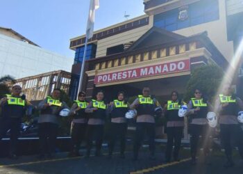 Polresta Manado menghadirkan inovasi terbaru dengan pembentukan TIMSUS PPK (Perwira Pengurai Kemacetan). Tim ini akan dipimpin secara langsung oleh Wakapolresta Manado, AKBP Faisol Wahyudi. Sabtu, 30 Desember 2023.