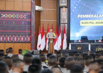 BERI PEMBEKALAN: Kapolda Sumut, Irjen Pol Agung Setya Imam Effendi, memberikan pembekalan kepada 441 Siswa Diktuk Bintara Polri di Aula Tribrata Mapolda Sumut, Senin (18/12/2023). (Foto Dok/ Polda Sumut)