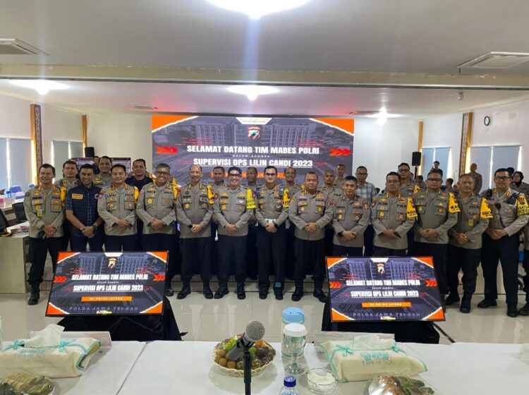 Tim Supervisi Operasi Lilin 2023 dari Mabes Polri meninjau GT Kalikangkung guna mengecek kesiapan Polda Jateng dalam pengamanan kegiatan masyarakat selama liburan Natal dan Tahun Baru pada hari Minggu (24/12/2023) pagi.