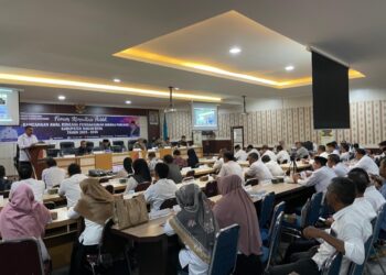 Pemerintah Kabupaten (Pemkab) Nagan Raya melalui Badan Perencanaan Pembangunan Daerah (Bappeda) menggelar forum konsultasi publik terkait rancangan awal Rencana Pembangunan Jangka Panjang Kabupaten (RPJPK) tahun 2025-2045. Kegiatan tersebut dibuka oleh Penjabat (Pj) Bupati Fitriany Farhas AP, S,Sos.,M.Si diwakili Sekretaris Daerah (Sekda) Ir. H. Ardimartha yang turut dihadiri perwakilan Forkopimda, asisten perekonomian dan pembangunan, kepala SKPK, Camat, akademisi, ketua organisasi aliansi wartawan Nagan,ketua KNPI, ketua BKPMRI, unsur perbankan, dan unsur perusahaan yang ada di Kabupaten Nagan Raya serta undangan lainnya.