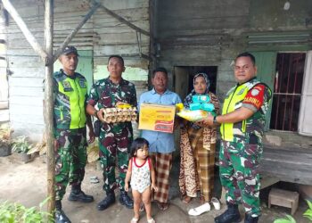 Kodim 0103/Aceh Utara serahkan bantuan sosial kepada Veteran dan Warakawuri di beberapa desa wilayah Kecamatan Muara Dua, Kota Lhokseumawe, Sore Sabtu (14/01/2024).